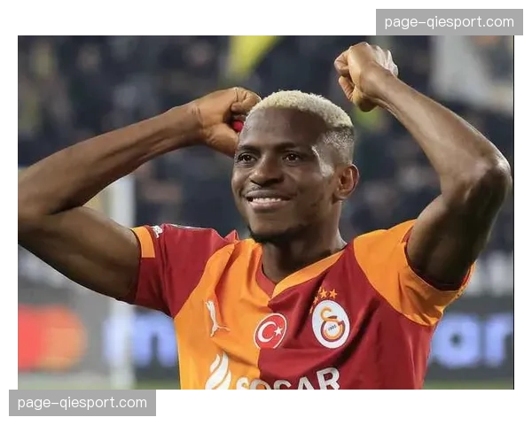 奥斯梅恩帽子戏法，那不勒斯4-2罗马赢得关键六分战