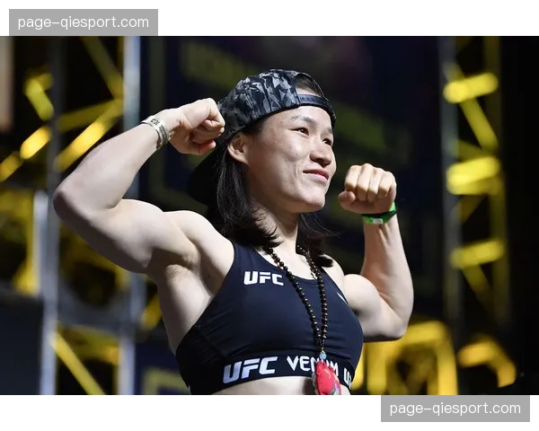 UFC300头条主赛：中国选手张伟丽分歧判定战胜罗斯，成功卫冕草量级金腰带